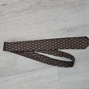 Elegant Patterned Tie in Black and Brown